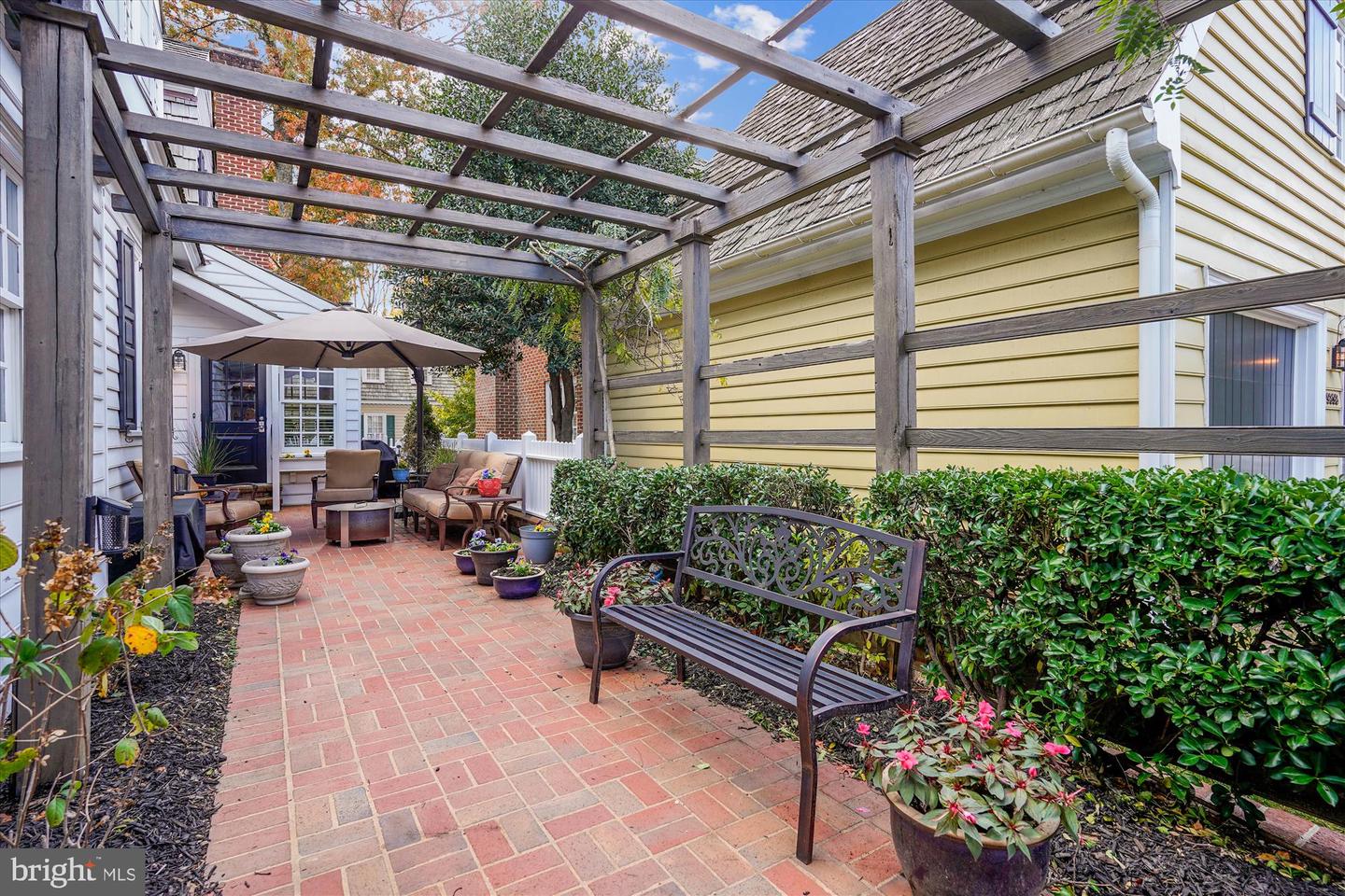 9896 PALACE GREEN WAY, VIENNA, Virginia 22181, 4 Bedrooms Bedrooms, ,3 BathroomsBathrooms,Residential,For sale,9896 PALACE GREEN WAY,VAFX2287770 MLS # VAFX2287770