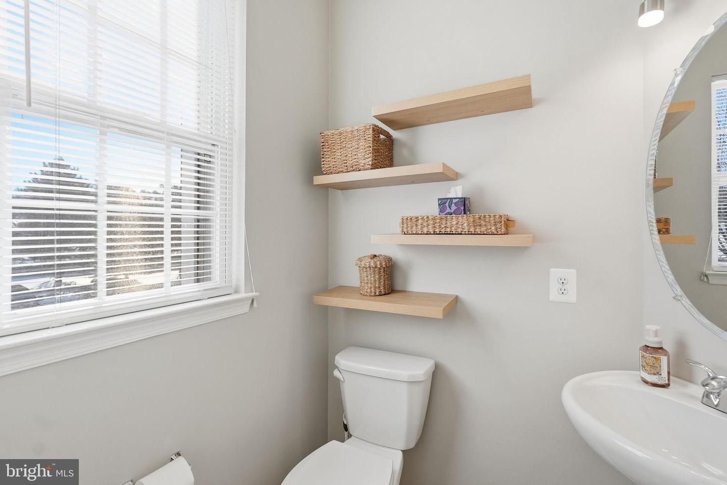 5027 POTOMAC HIGHLANDS CIR, TRIANGLE, Virginia 22172, 3 Bedrooms Bedrooms, 10 Rooms Rooms,2 BathroomsBathrooms,Residential,For sale,5027 POTOMAC HIGHLANDS CIR,VAPW2111446 MLS # VAPW2111446