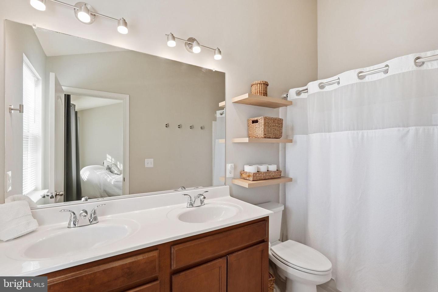 5027 POTOMAC HIGHLANDS CIR, TRIANGLE, Virginia 22172, 3 Bedrooms Bedrooms, 10 Rooms Rooms,2 BathroomsBathrooms,Residential,For sale,5027 POTOMAC HIGHLANDS CIR,VAPW2111446 MLS # VAPW2111446