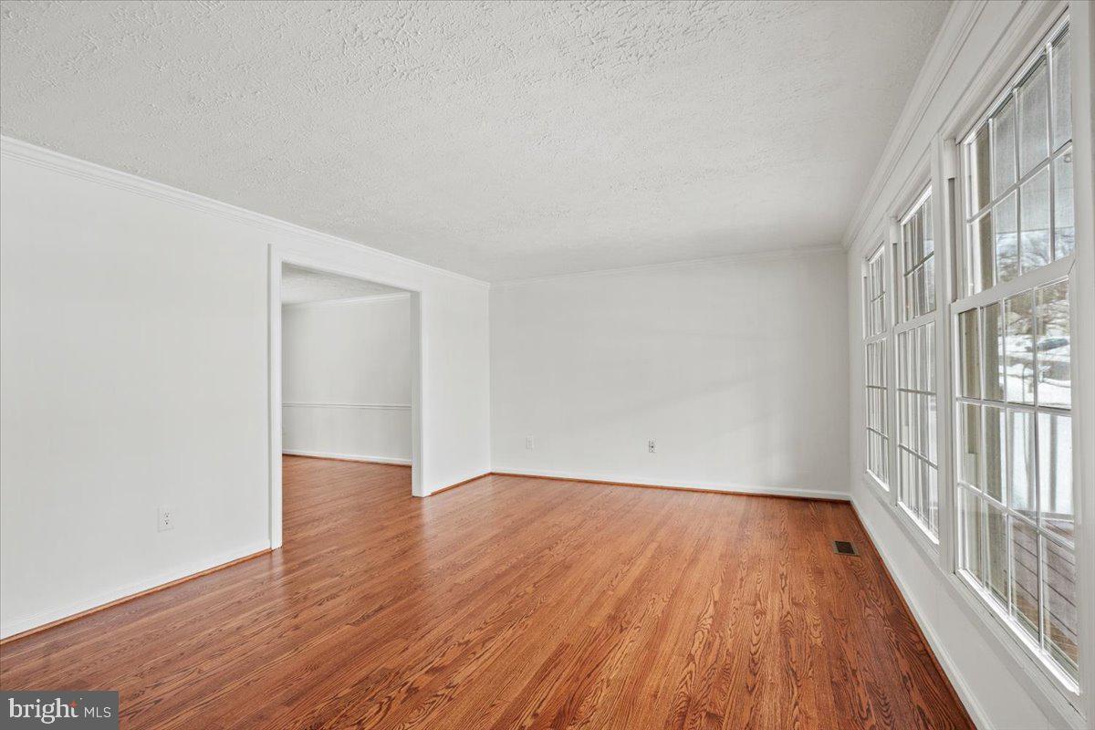 5711 HEMING AVE, SPRINGFIELD, Virginia 22151, 4 Bedrooms Bedrooms, ,3 BathroomsBathrooms,Residential,For sale,5711 HEMING AVE,VAFX2288470 MLS # VAFX2288470 5711 HEMING AVE, SPRINGFIELD, Virginia 22151, 4 Bedrooms Bedrooms, ,3 BathroomsBathrooms,Residential,For sale,5711 HEMING AVE,VAFX2288470 MLS # VAFX2288470