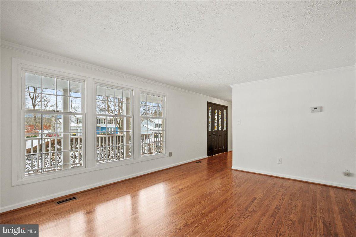 5711 HEMING AVE, SPRINGFIELD, Virginia 22151, 4 Bedrooms Bedrooms, ,3 BathroomsBathrooms,Residential,For sale,5711 HEMING AVE,VAFX2288470 MLS # VAFX2288470 5711 HEMING AVE, SPRINGFIELD, Virginia 22151, 4 Bedrooms Bedrooms, ,3 BathroomsBathrooms,Residential,For sale,5711 HEMING AVE,VAFX2288470 MLS # VAFX2288470