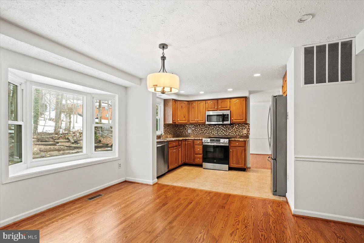 5711 HEMING AVE, SPRINGFIELD, Virginia 22151, 4 Bedrooms Bedrooms, ,3 BathroomsBathrooms,Residential,For sale,5711 HEMING AVE,VAFX2288470 MLS # VAFX2288470 5711 HEMING AVE, SPRINGFIELD, Virginia 22151, 4 Bedrooms Bedrooms, ,3 BathroomsBathrooms,Residential,For sale,5711 HEMING AVE,VAFX2288470 MLS # VAFX2288470