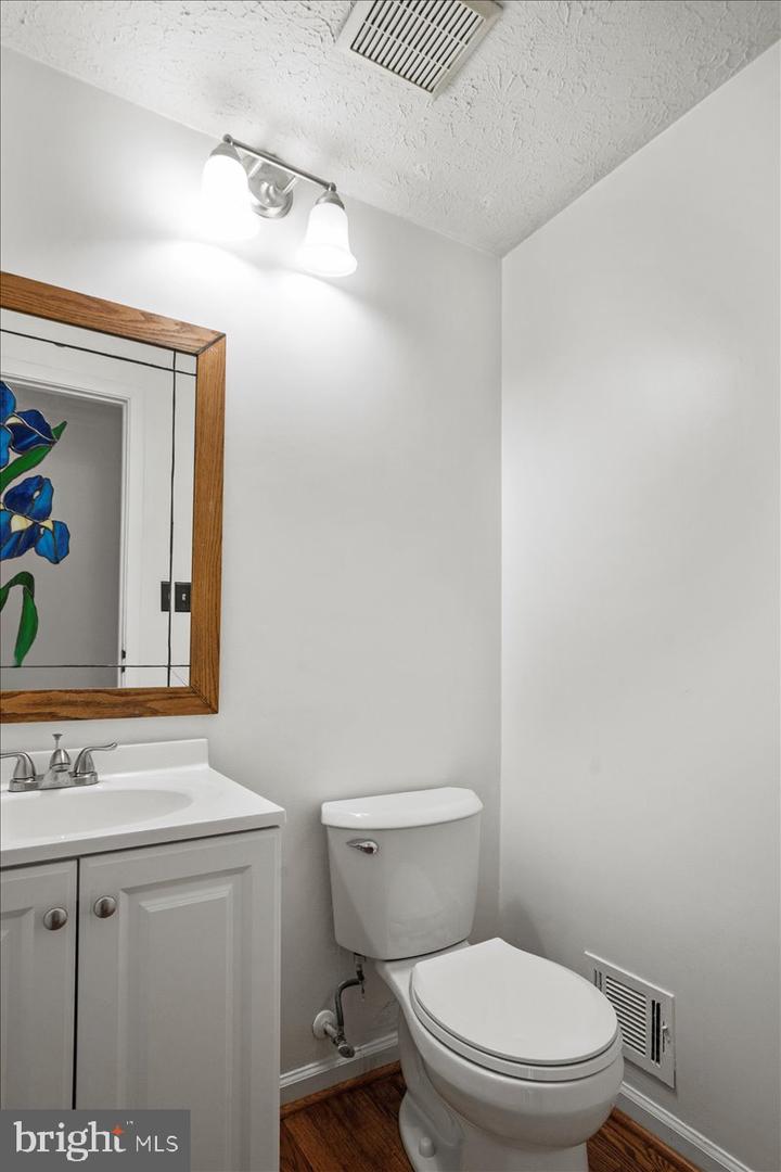 5711 HEMING AVE, SPRINGFIELD, Virginia 22151, 4 Bedrooms Bedrooms, ,3 BathroomsBathrooms,Residential,For sale,5711 HEMING AVE,VAFX2288470 MLS # VAFX2288470 5711 HEMING AVE, SPRINGFIELD, Virginia 22151, 4 Bedrooms Bedrooms, ,3 BathroomsBathrooms,Residential,For sale,5711 HEMING AVE,VAFX2288470 MLS # VAFX2288470