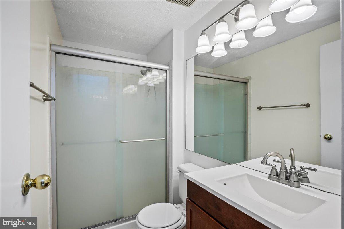 5711 HEMING AVE, SPRINGFIELD, Virginia 22151, 4 Bedrooms Bedrooms, ,3 BathroomsBathrooms,Residential,For sale,5711 HEMING AVE,VAFX2288470 MLS # VAFX2288470 5711 HEMING AVE, SPRINGFIELD, Virginia 22151, 4 Bedrooms Bedrooms, ,3 BathroomsBathrooms,Residential,For sale,5711 HEMING AVE,VAFX2288470 MLS # VAFX2288470