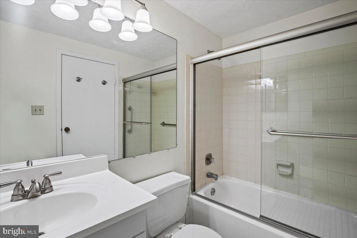 5711 HEMING AVE, SPRINGFIELD, Virginia 22151, 4 Bedrooms Bedrooms, ,3 BathroomsBathrooms,Residential,For sale,5711 HEMING AVE,VAFX2288470 MLS # VAFX2288470 5711 HEMING AVE, SPRINGFIELD, Virginia 22151, 4 Bedrooms Bedrooms, ,3 BathroomsBathrooms,Residential,For sale,5711 HEMING AVE,VAFX2288470 MLS # VAFX2288470