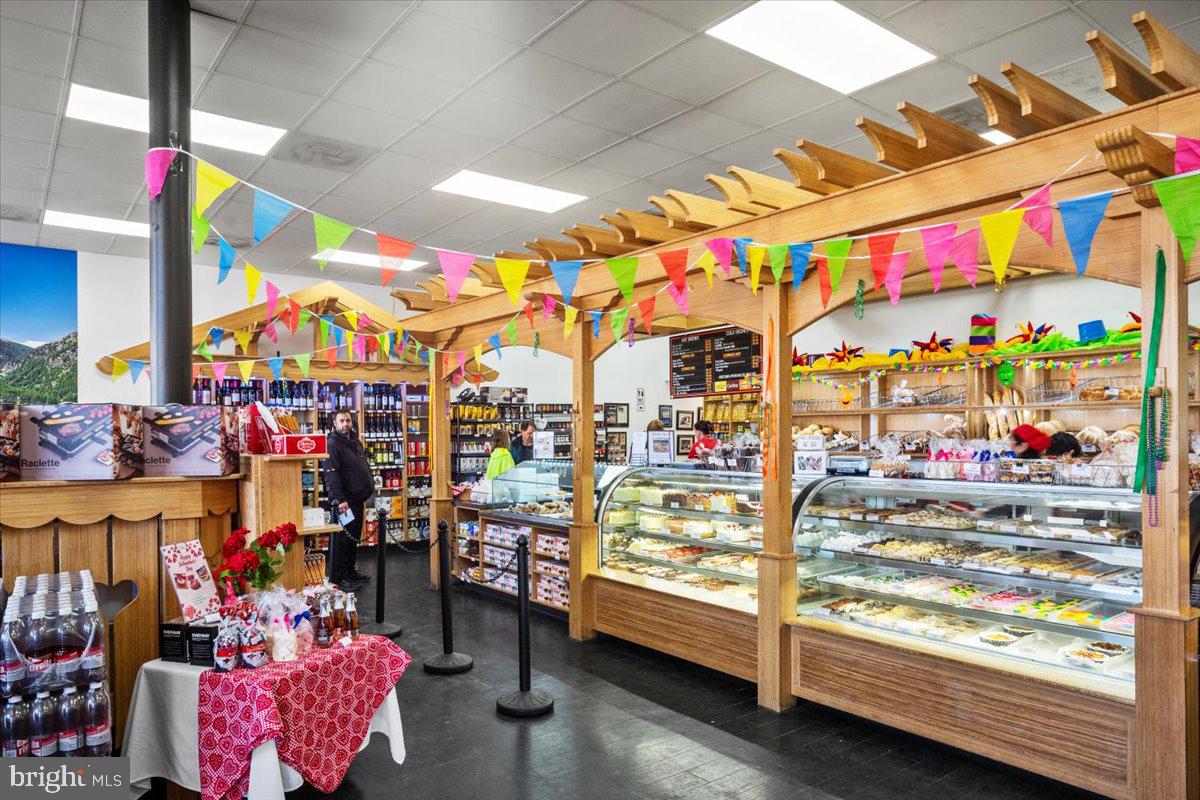 5711 HEMING AVE, SPRINGFIELD, Virginia 22151, 4 Bedrooms Bedrooms, ,3 BathroomsBathrooms,Residential,For sale,5711 HEMING AVE,VAFX2288470 MLS # VAFX2288470 5711 HEMING AVE, SPRINGFIELD, Virginia 22151, 4 Bedrooms Bedrooms, ,3 BathroomsBathrooms,Residential,For sale,5711 HEMING AVE,VAFX2288470 MLS # VAFX2288470