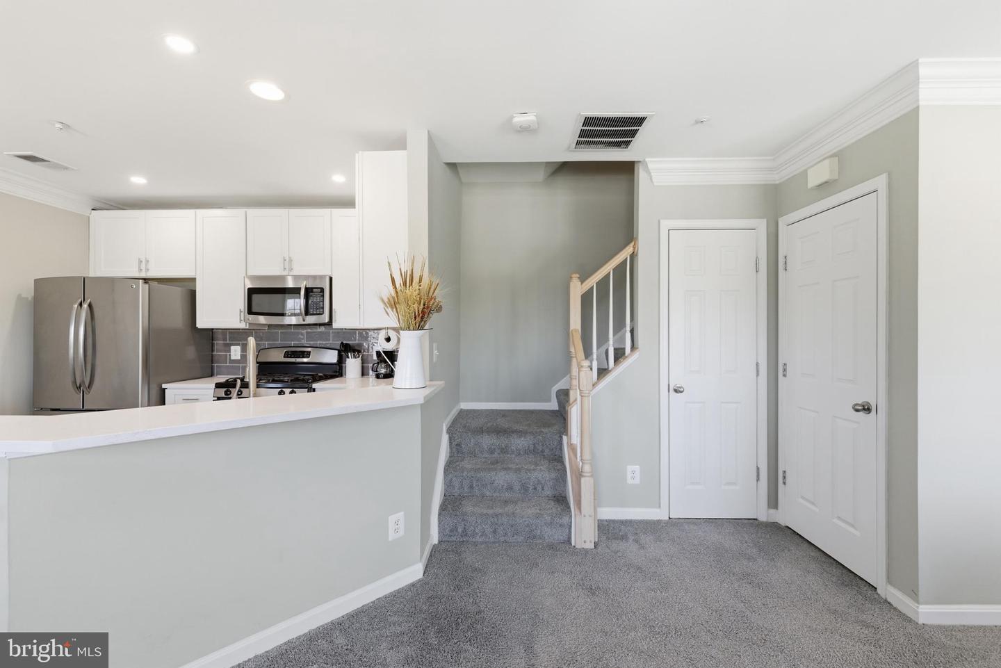 5804-D KATELYN MARY PL #304, ALEXANDRIA, Virginia 22310, 2 Bedrooms Bedrooms, 5 Rooms Rooms,2 BathroomsBathrooms,Residential,For sale,5804-D KATELYN MARY PL #304,VAFX2288588 MLS # VAFX2288588