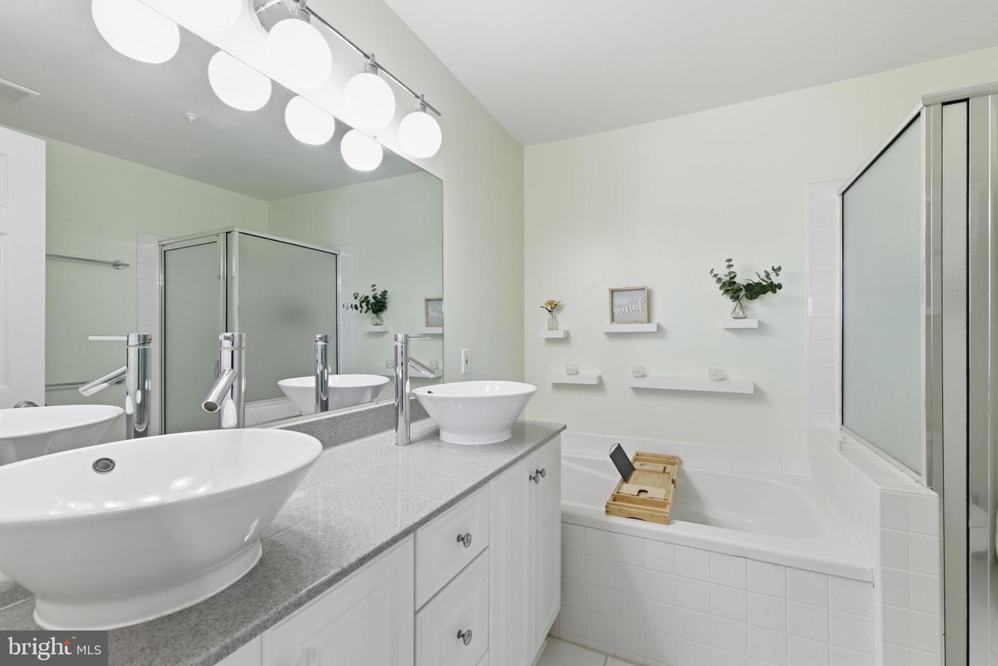 5804-D KATELYN MARY PL #304, ALEXANDRIA, Virginia 22310, 2 Bedrooms Bedrooms, 5 Rooms Rooms,2 BathroomsBathrooms,Residential,For sale,5804-D KATELYN MARY PL #304,VAFX2288588 MLS # VAFX2288588