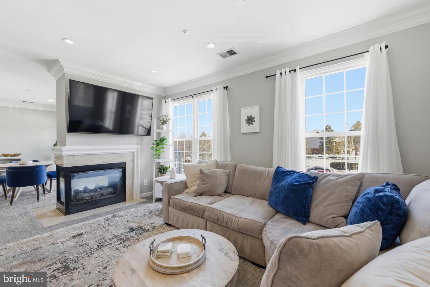 5804-D KATELYN MARY PL #304, ALEXANDRIA, Virginia 22310, 2 Bedrooms Bedrooms, 5 Rooms Rooms,2 BathroomsBathrooms,Residential,For sale,5804-D KATELYN MARY PL #304,VAFX2288588 MLS # VAFX2288588