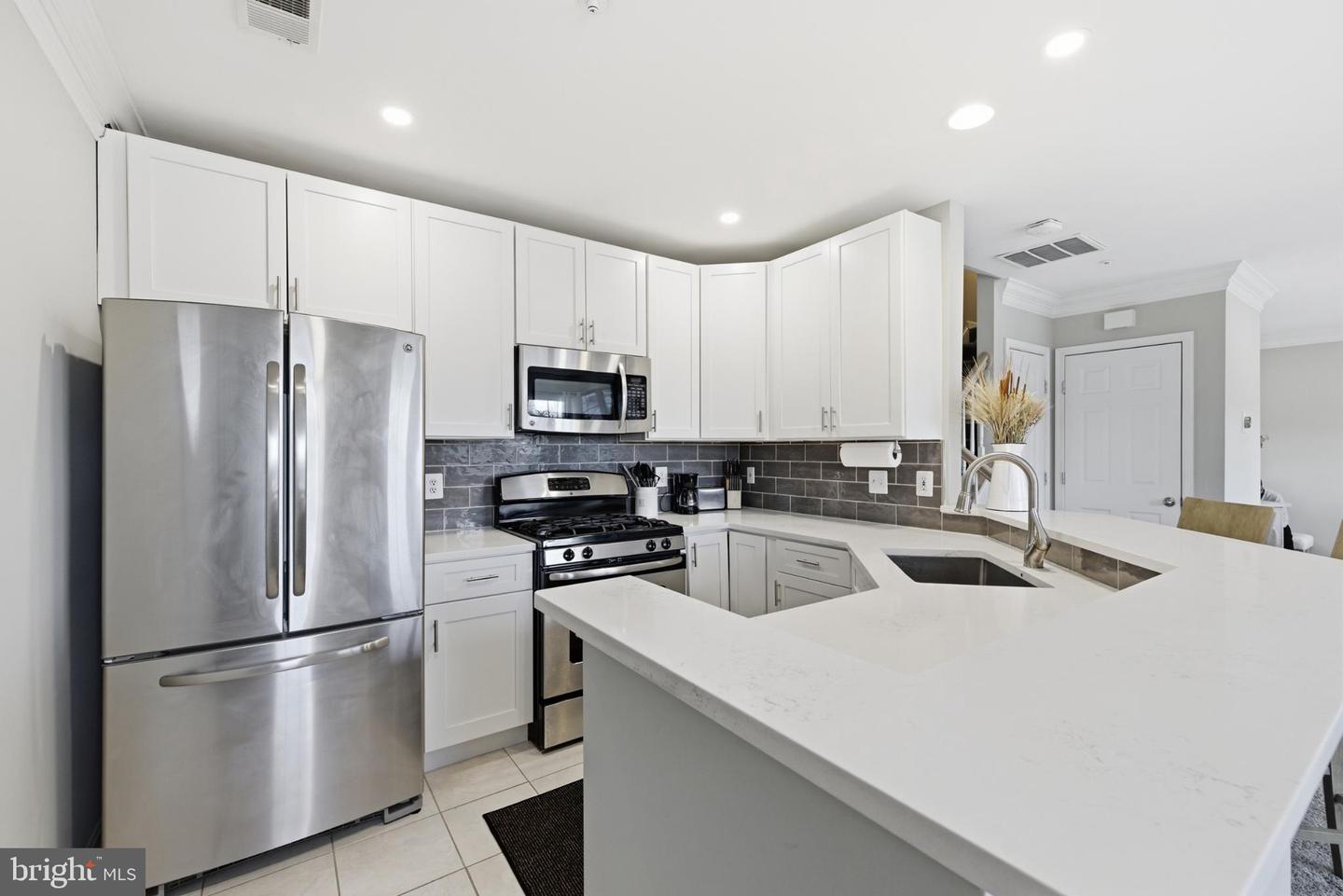 5804-D KATELYN MARY PL #304, ALEXANDRIA, Virginia 22310, 2 Bedrooms Bedrooms, 5 Rooms Rooms,2 BathroomsBathrooms,Residential,For sale,5804-D KATELYN MARY PL #304,VAFX2288588 MLS # VAFX2288588