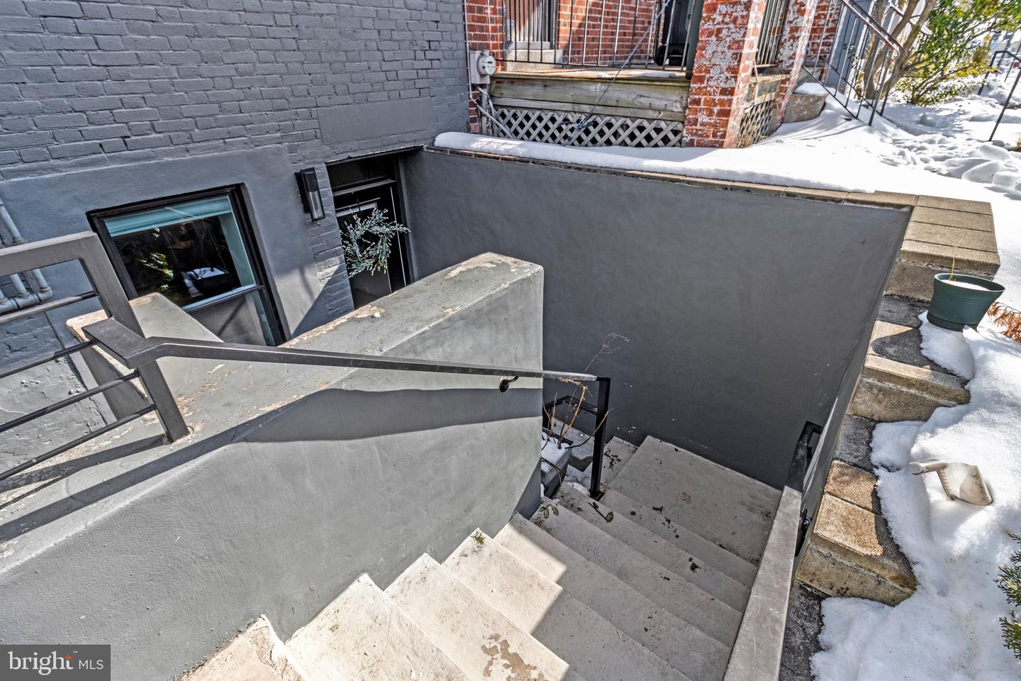 3217 WARDER ST NW #1, WASHINGTON, District Of Columbia 20010, 2 Bedrooms Bedrooms, ,2 BathroomsBathrooms,Residential,For sale,3217 WARDER ST NW #1,DCDC2244972 MLS # DCDC2244972