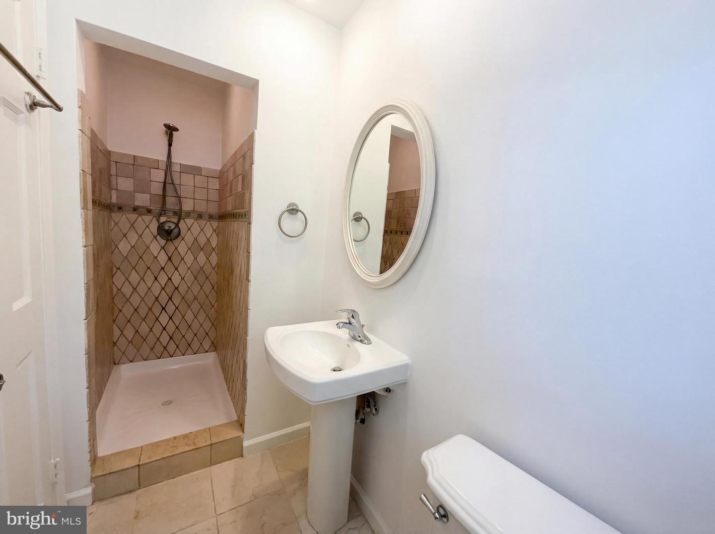 6048 OLD TELEGRAPH RD, ALEXANDRIA, Virginia 22310, 3 Bedrooms Bedrooms, ,3 BathroomsBathrooms,Residential,For sale,6048 OLD TELEGRAPH RD,VAFX2289850 MLS # VAFX2289850