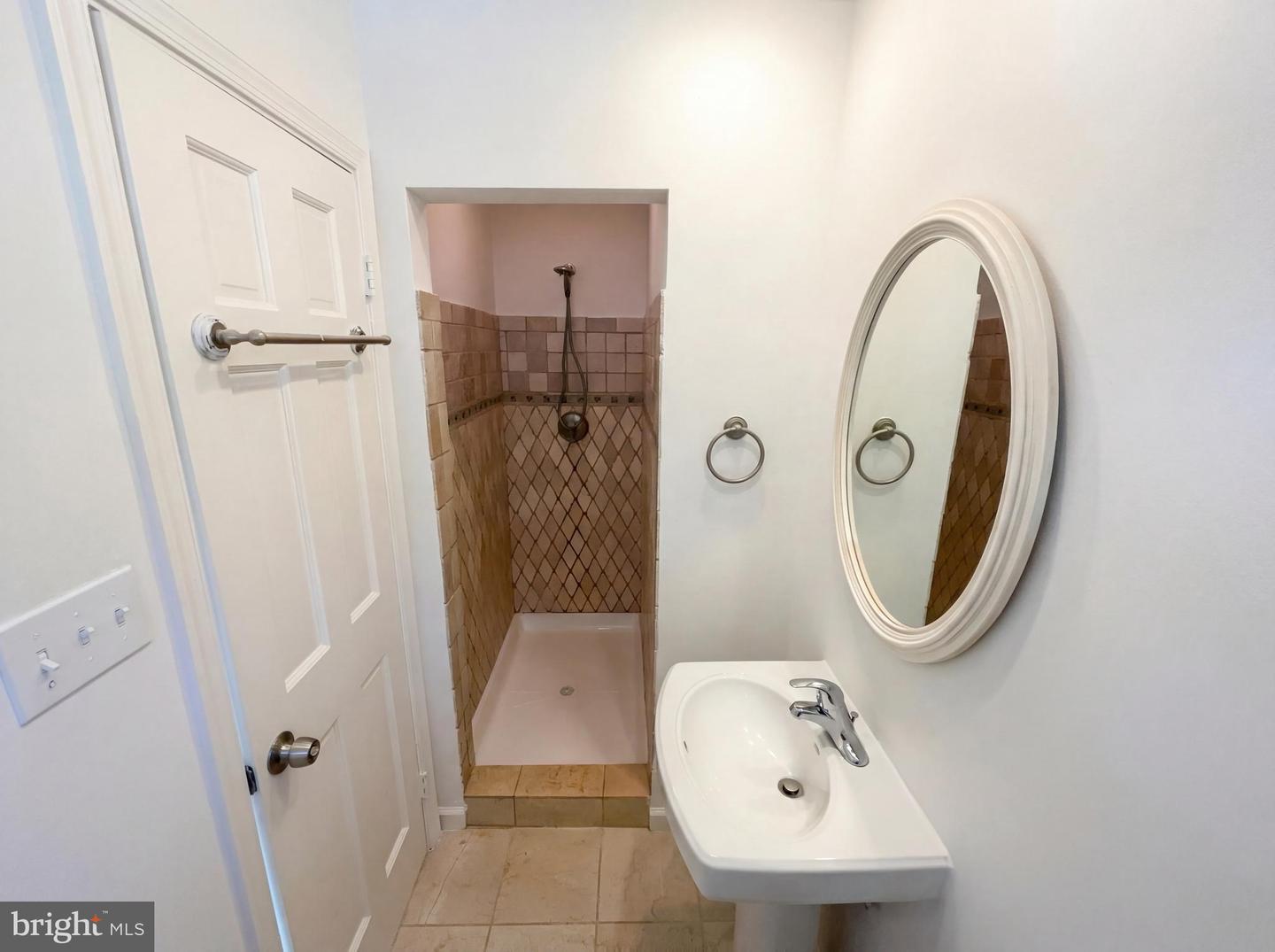 6048 OLD TELEGRAPH RD, ALEXANDRIA, Virginia 22310, 3 Bedrooms Bedrooms, ,3 BathroomsBathrooms,Residential,For sale,6048 OLD TELEGRAPH RD,VAFX2289850 MLS # VAFX2289850