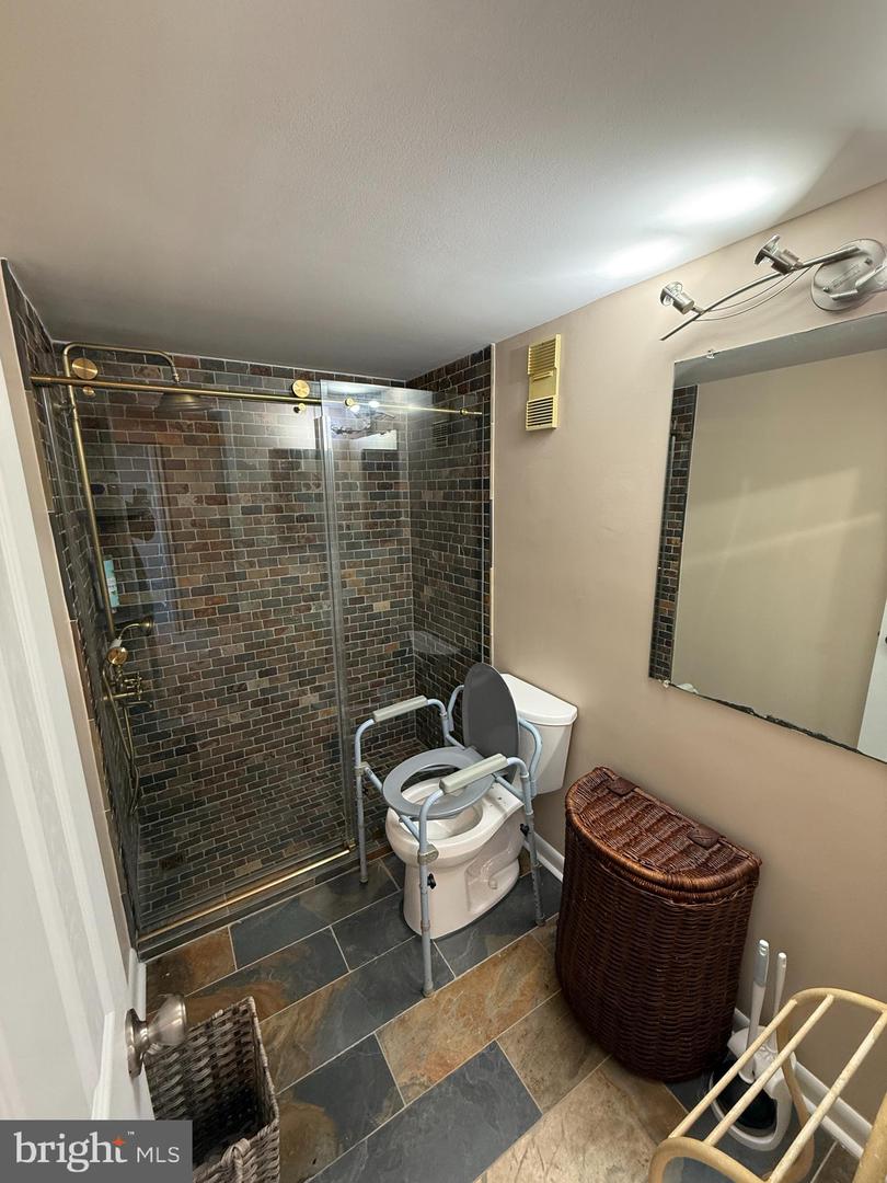 3709 S GEORGE MASON DR #406-E, FALLS CHURCH, Virginia 22041, 3 Bedrooms Bedrooms, ,2 BathroomsBathrooms,Residential,For sale,3709 S GEORGE MASON DR #406-E,VAFX2290104 MLS # VAFX2290104