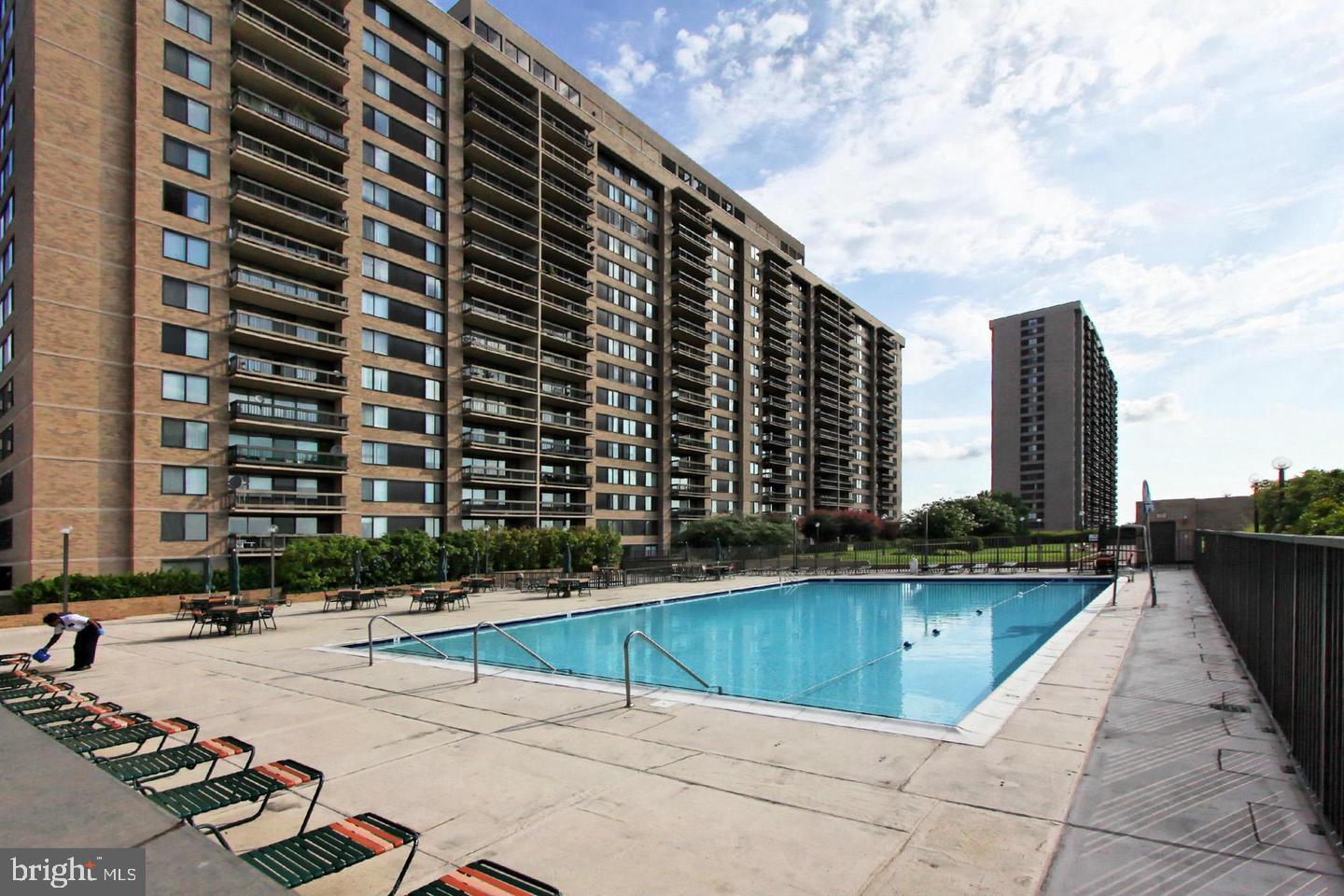 3709 S GEORGE MASON DR #406-E, FALLS CHURCH, Virginia 22041, 3 Bedrooms Bedrooms, ,2 BathroomsBathrooms,Residential,For sale,3709 S GEORGE MASON DR #406-E,VAFX2290104 MLS # VAFX2290104