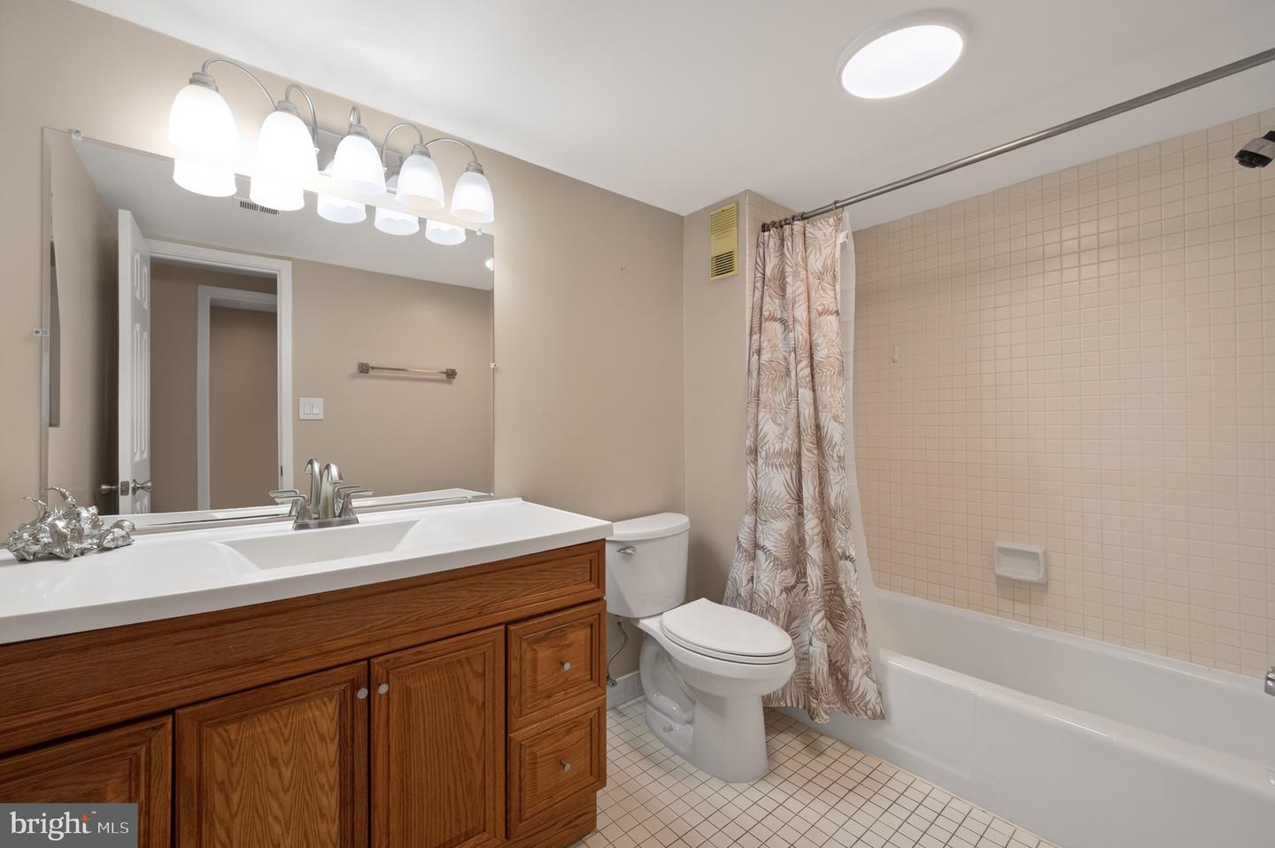 3709 S GEORGE MASON DR #406-E, FALLS CHURCH, Virginia 22041, 3 Bedrooms Bedrooms, ,2 BathroomsBathrooms,Residential,For sale,3709 S GEORGE MASON DR #406-E,VAFX2290104 MLS # VAFX2290104