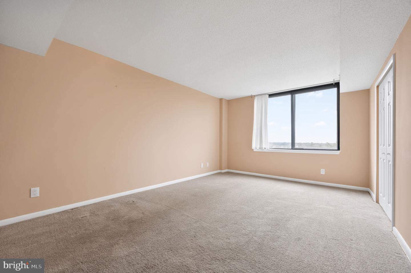 3709 S GEORGE MASON DR #406-E, FALLS CHURCH, Virginia 22041, 3 Bedrooms Bedrooms, ,2 BathroomsBathrooms,Residential,For sale,3709 S GEORGE MASON DR #406-E,VAFX2290104 MLS # VAFX2290104