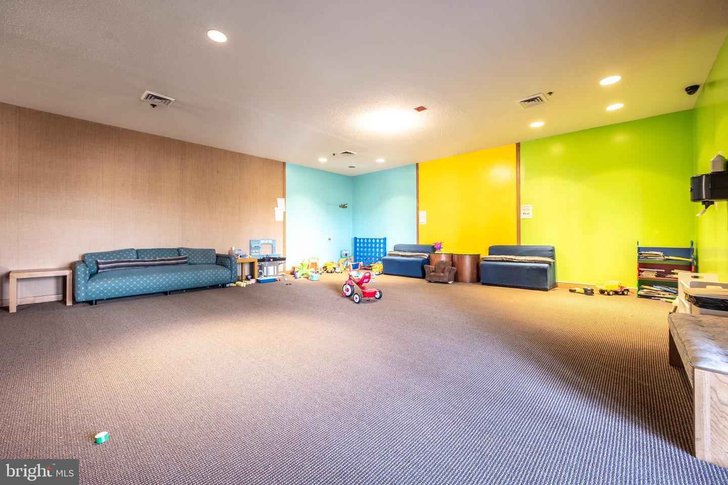 3709 S GEORGE MASON DR #406-E, FALLS CHURCH, Virginia 22041, 3 Bedrooms Bedrooms, ,2 BathroomsBathrooms,Residential,For sale,3709 S GEORGE MASON DR #406-E,VAFX2290104 MLS # VAFX2290104