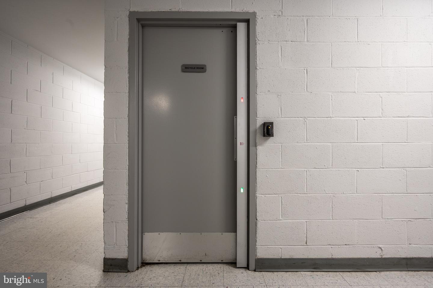 3709 S GEORGE MASON DR #406-E, FALLS CHURCH, Virginia 22041, 3 Bedrooms Bedrooms, ,2 BathroomsBathrooms,Residential,For sale,3709 S GEORGE MASON DR #406-E,VAFX2290104 MLS # VAFX2290104