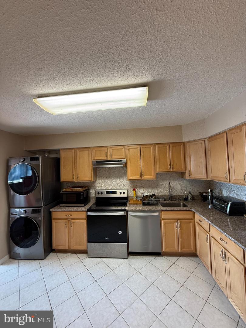 3709 S GEORGE MASON DR #406-E, FALLS CHURCH, Virginia 22041, 3 Bedrooms Bedrooms, ,2 BathroomsBathrooms,Residential,For sale,3709 S GEORGE MASON DR #406-E,VAFX2290104 MLS # VAFX2290104