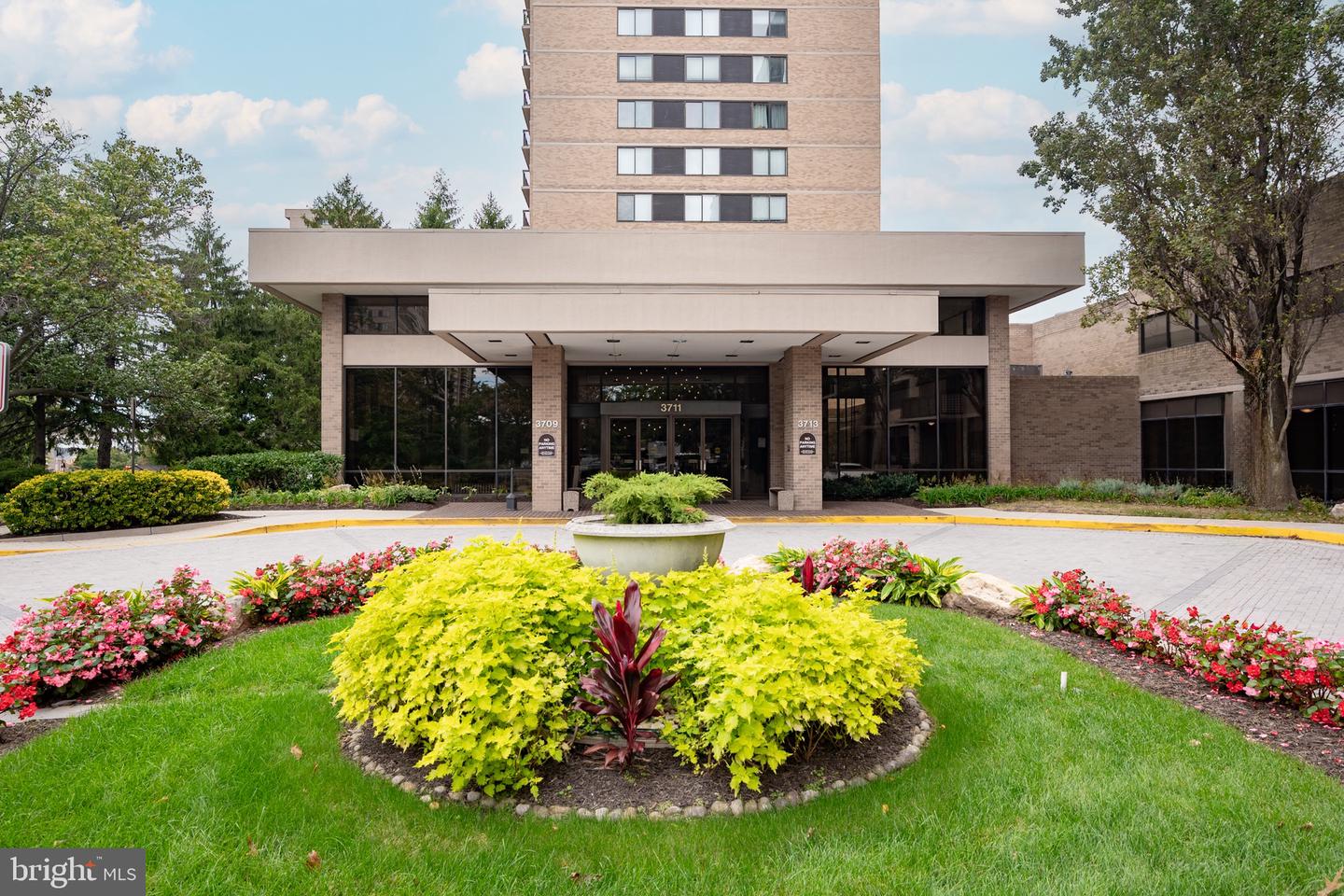 3709 S GEORGE MASON DR #406-E, FALLS CHURCH, Virginia 22041, 3 Bedrooms Bedrooms, ,2 BathroomsBathrooms,Residential,For sale,3709 S GEORGE MASON DR #406-E,VAFX2290104 MLS # VAFX2290104