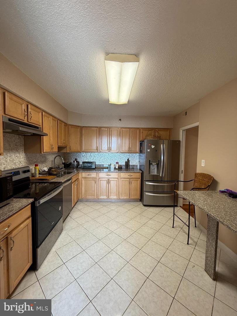 3709 S GEORGE MASON DR #406-E, FALLS CHURCH, Virginia 22041, 3 Bedrooms Bedrooms, ,2 BathroomsBathrooms,Residential,For sale,3709 S GEORGE MASON DR #406-E,VAFX2290104 MLS # VAFX2290104