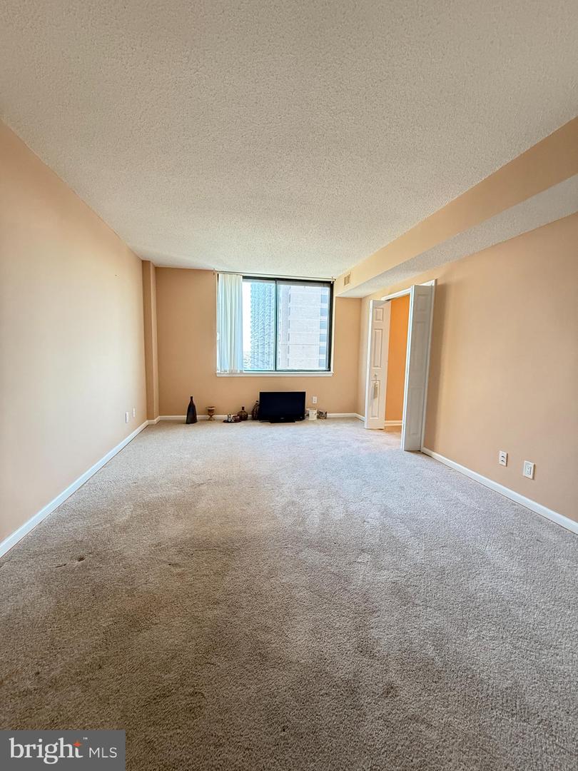 3709 S GEORGE MASON DR #406-E, FALLS CHURCH, Virginia 22041, 3 Bedrooms Bedrooms, ,2 BathroomsBathrooms,Residential,For sale,3709 S GEORGE MASON DR #406-E,VAFX2290104 MLS # VAFX2290104