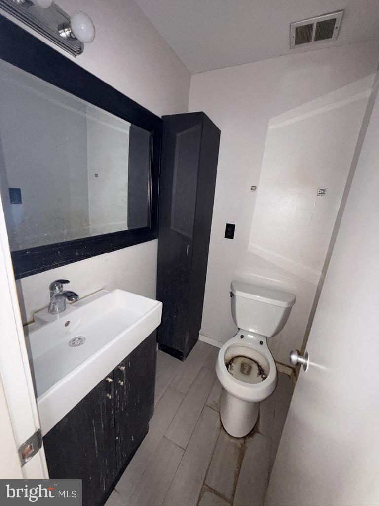 1231 N QUINN ST, ARLINGTON, Virginia 22209, 3 Bedrooms Bedrooms, ,1 BathroomBathrooms,Residential,For sale,1231 N QUINN ST,VAAR2068668 MLS # VAAR2068668