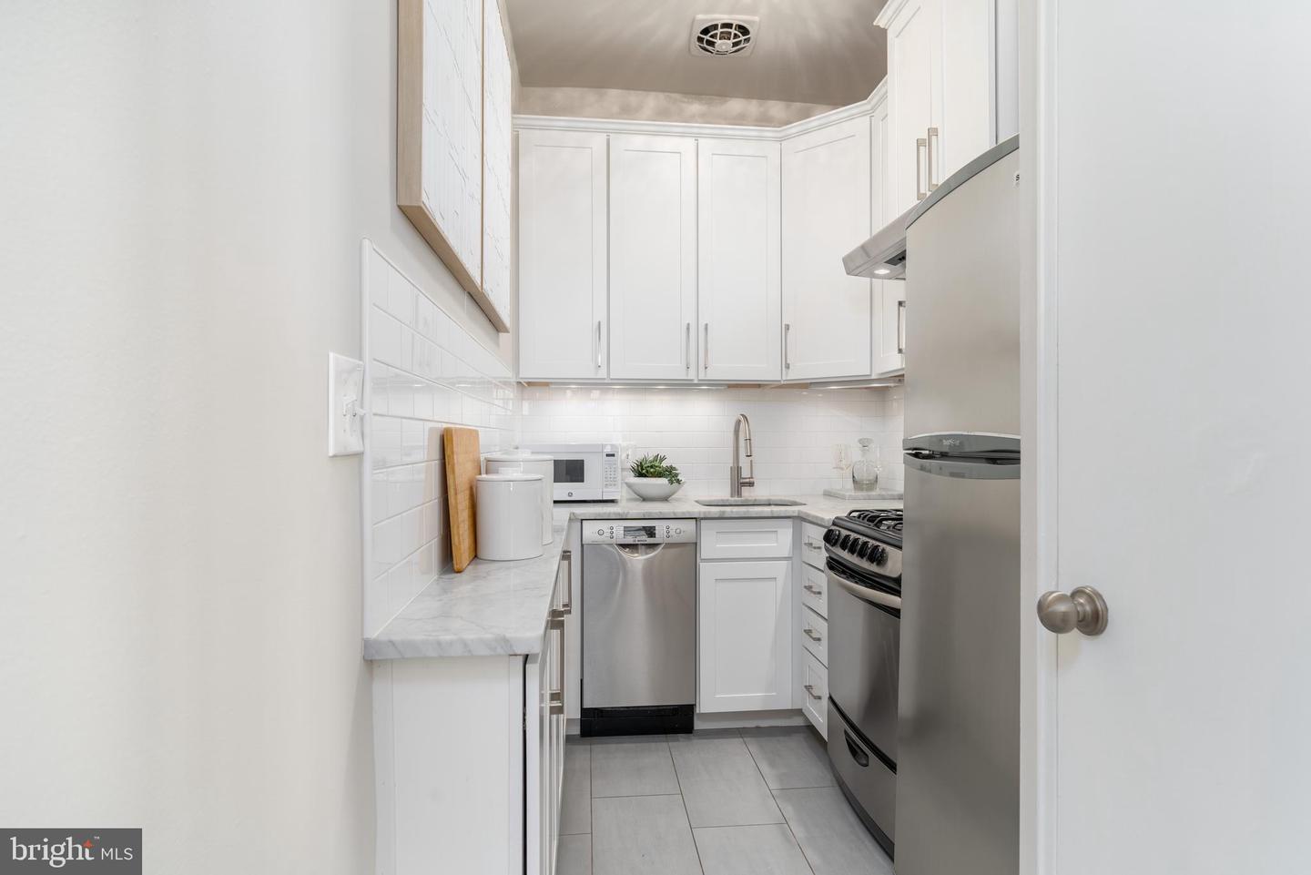 1300 MASSACHUSETTS AVE NW #302, WASHINGTON, District Of Columbia 20005, 1 Bedroom Bedrooms, 5 Rooms Rooms,1 BathroomBathrooms,Residential,For sale,1300 MASSACHUSETTS AVE NW #302,DCDC2245508 MLS # DCDC2245508