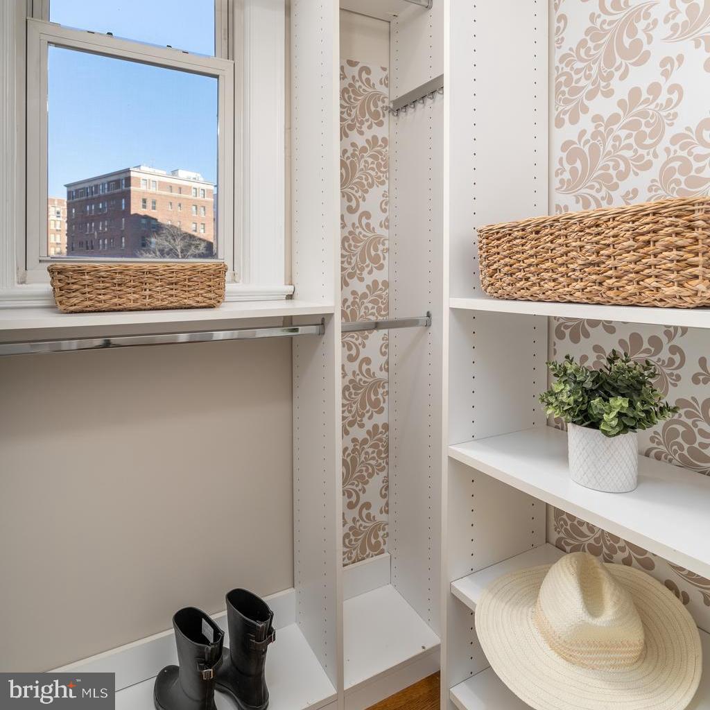 1300 MASSACHUSETTS AVE NW #302, WASHINGTON, District Of Columbia 20005, 1 Bedroom Bedrooms, 5 Rooms Rooms,1 BathroomBathrooms,Residential,For sale,1300 MASSACHUSETTS AVE NW #302,DCDC2245508 MLS # DCDC2245508