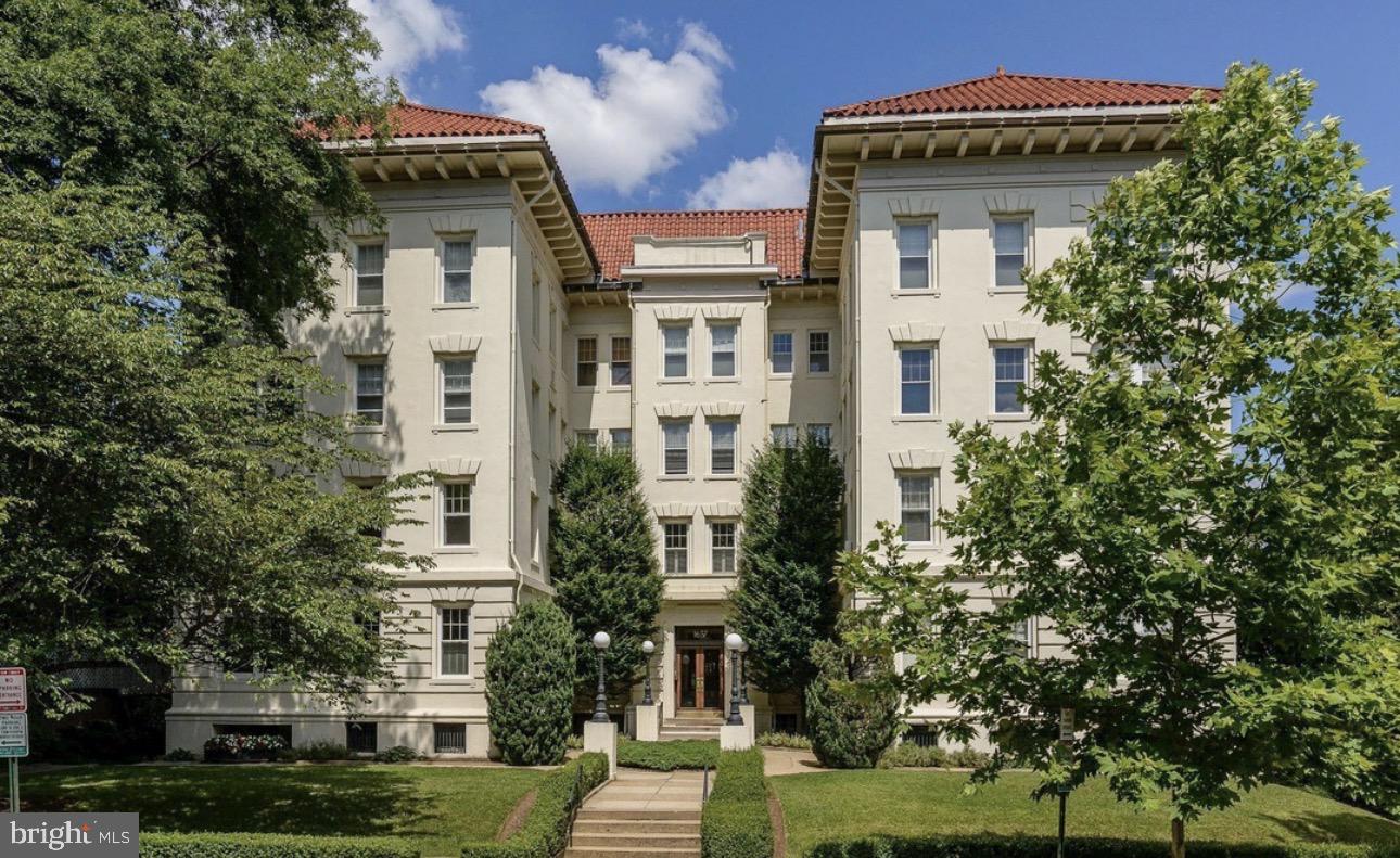 1657 31ST ST NW #206, WASHINGTON, District Of Columbia 20007, 2 Bedrooms Bedrooms, 6 Rooms Rooms,2 BathroomsBathrooms,Residential,For sale,1657 31ST ST NW #206,DCDC2245562 MLS # DCDC2245562