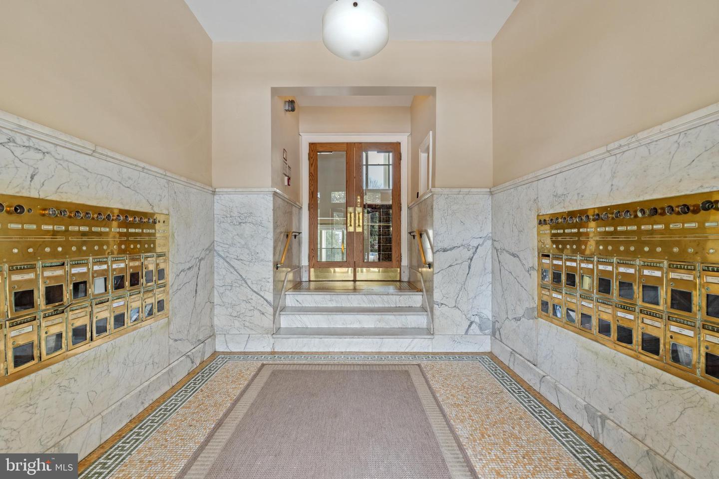 1657 31ST ST NW #206, WASHINGTON, District Of Columbia 20007, 2 Bedrooms Bedrooms, 6 Rooms Rooms,2 BathroomsBathrooms,Residential,For sale,1657 31ST ST NW #206,DCDC2245562 MLS # DCDC2245562