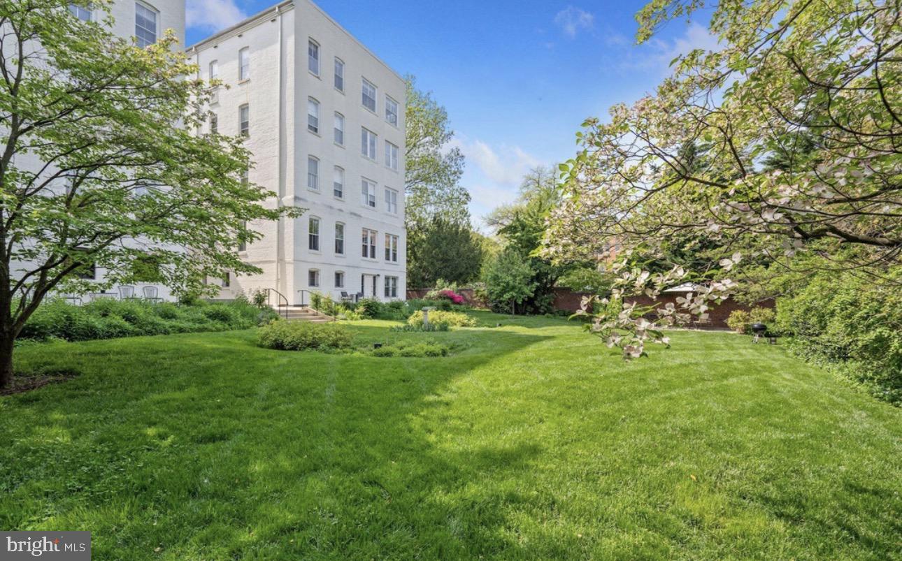 1657 31ST ST NW #206, WASHINGTON, District Of Columbia 20007, 2 Bedrooms Bedrooms, 6 Rooms Rooms,2 BathroomsBathrooms,Residential,For sale,1657 31ST ST NW #206,DCDC2245562 MLS # DCDC2245562