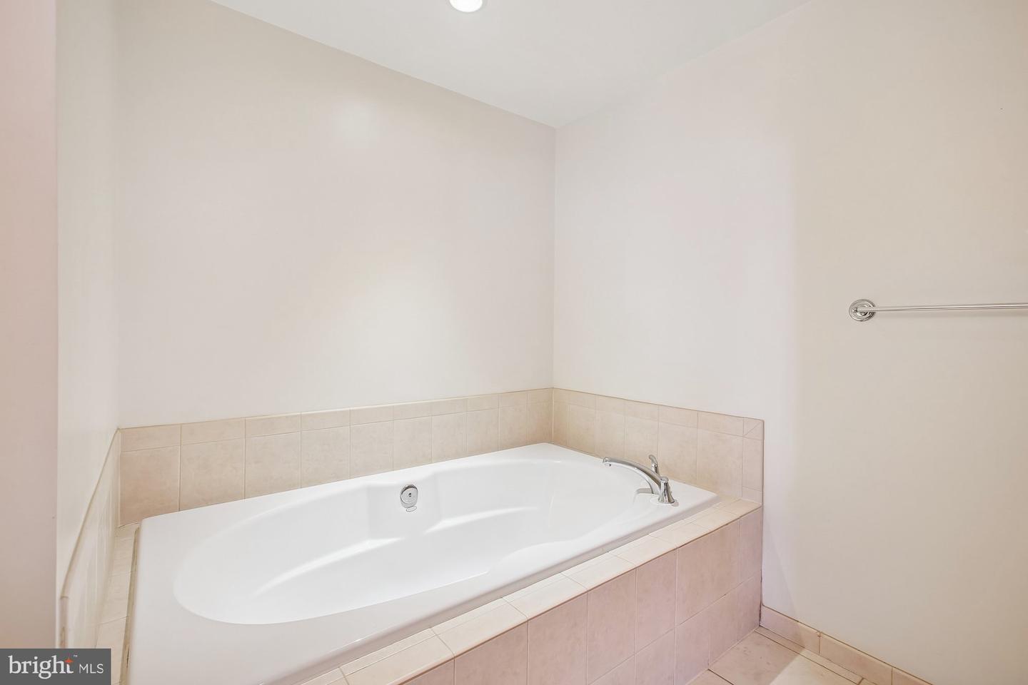 1830 FOUNTAIN DR #1006, RESTON, Virginia 20190, 2 Bedrooms Bedrooms, ,2 BathroomsBathrooms,Residential,For sale,1830 FOUNTAIN DR #1006,VAFX2290316 MLS # VAFX2290316