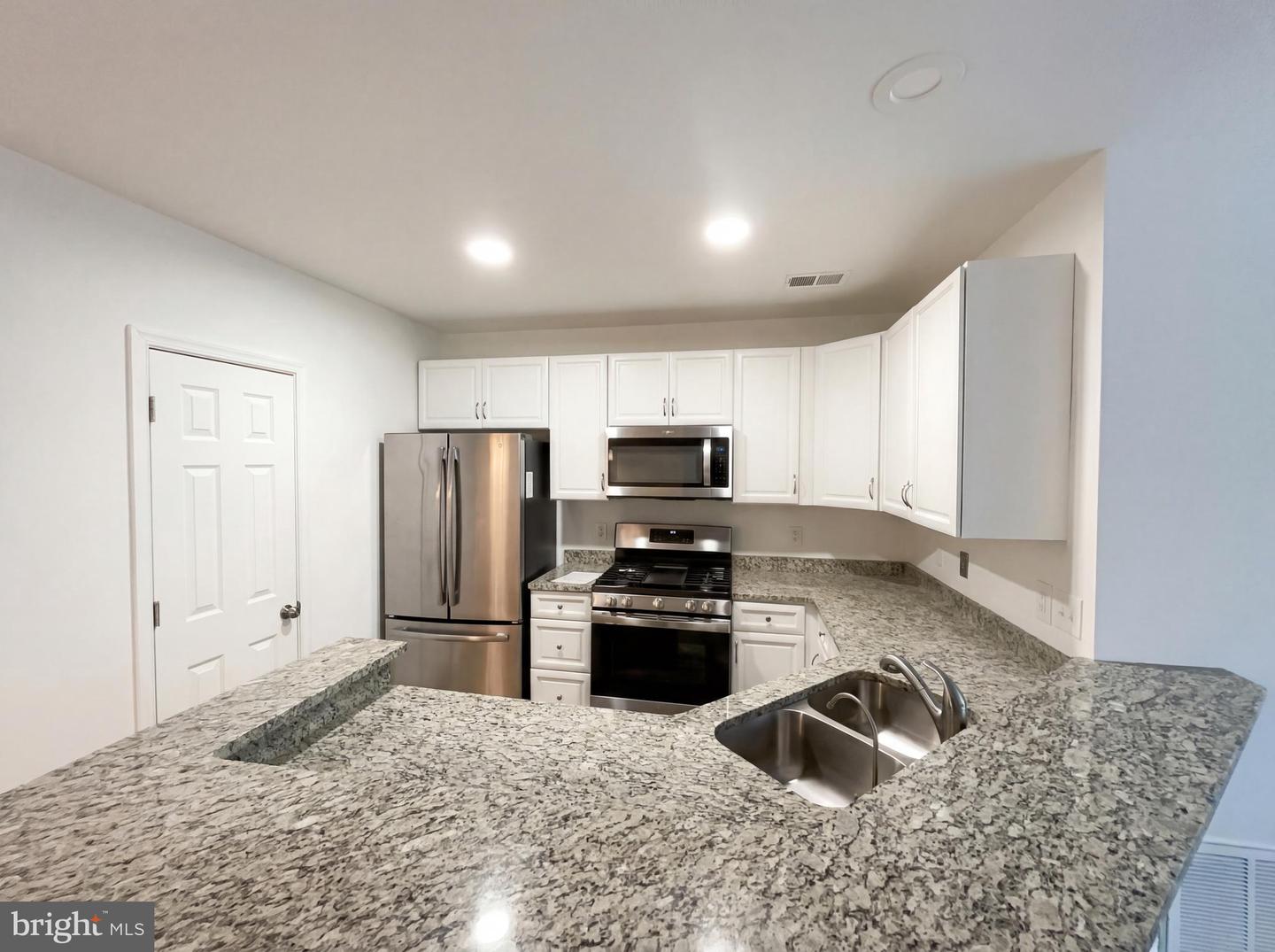 12632 FAIR CREST CT #135, FAIRFAX, Virginia 22033, 2 Bedrooms Bedrooms, ,2 BathroomsBathrooms,Residential,For sale,12632 FAIR CREST CT #135,VAFX2290372 MLS # VAFX2290372