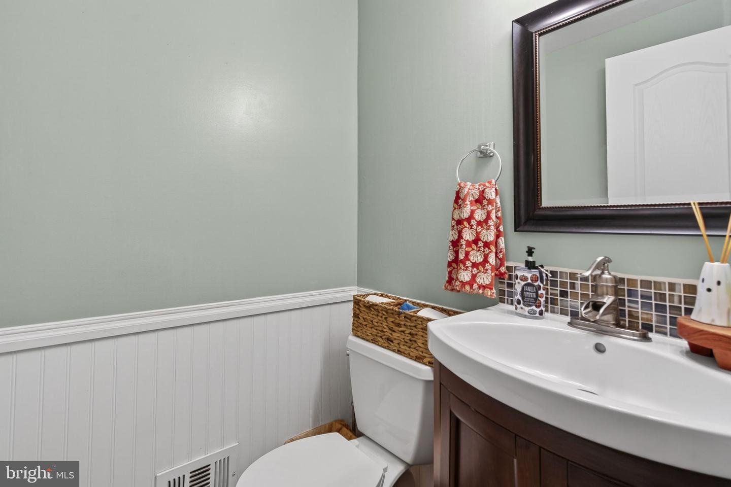 5429 QUEST CT, WOODBRIDGE, Virginia 22193, 3 Bedrooms Bedrooms, ,2 BathroomsBathrooms,Residential,For sale,5429 QUEST CT,VAPW2112292 MLS # VAPW2112292