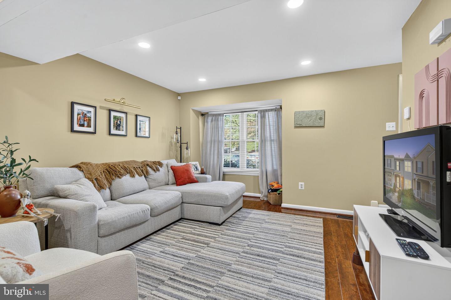 5429 QUEST CT, WOODBRIDGE, Virginia 22193, 3 Bedrooms Bedrooms, ,2 BathroomsBathrooms,Residential,For sale,5429 QUEST CT,VAPW2112292 MLS # VAPW2112292