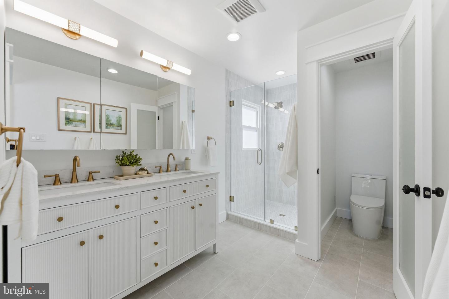 8615 KERRY LN, SPRINGFIELD, Virginia 22152, 4 Bedrooms Bedrooms, ,3 BathroomsBathrooms,Residential,For sale,8615 KERRY LN,VAFX2290438 MLS # VAFX2290438