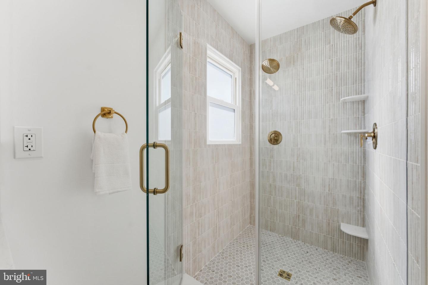 8615 KERRY LN, SPRINGFIELD, Virginia 22152, 4 Bedrooms Bedrooms, ,3 BathroomsBathrooms,Residential,For sale,8615 KERRY LN,VAFX2290438 MLS # VAFX2290438