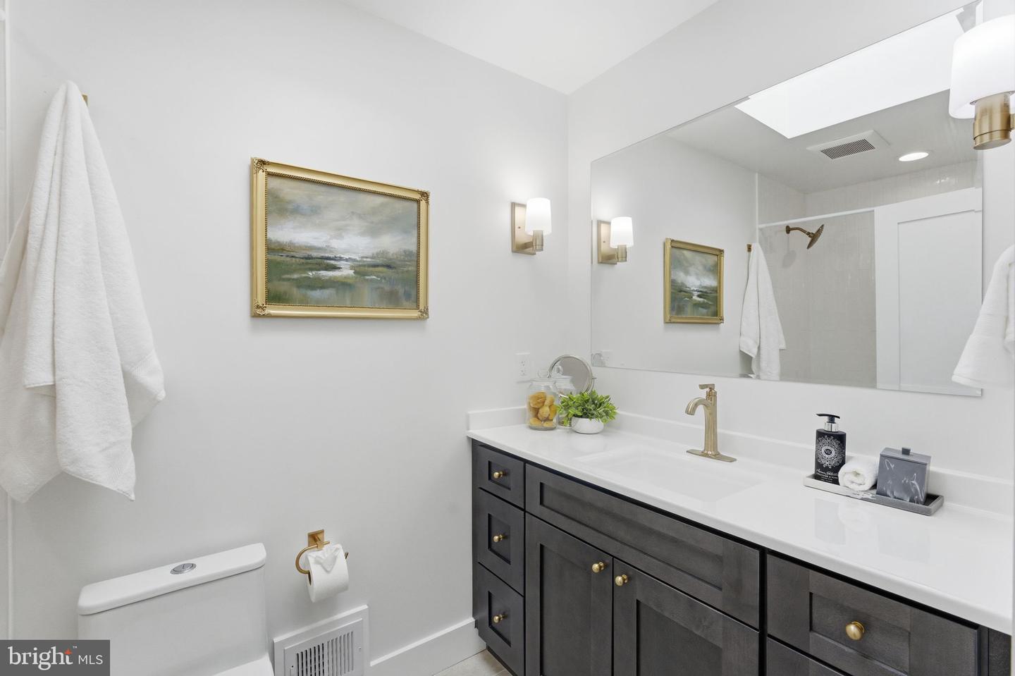 8615 KERRY LN, SPRINGFIELD, Virginia 22152, 4 Bedrooms Bedrooms, ,3 BathroomsBathrooms,Residential,For sale,8615 KERRY LN,VAFX2290438 MLS # VAFX2290438