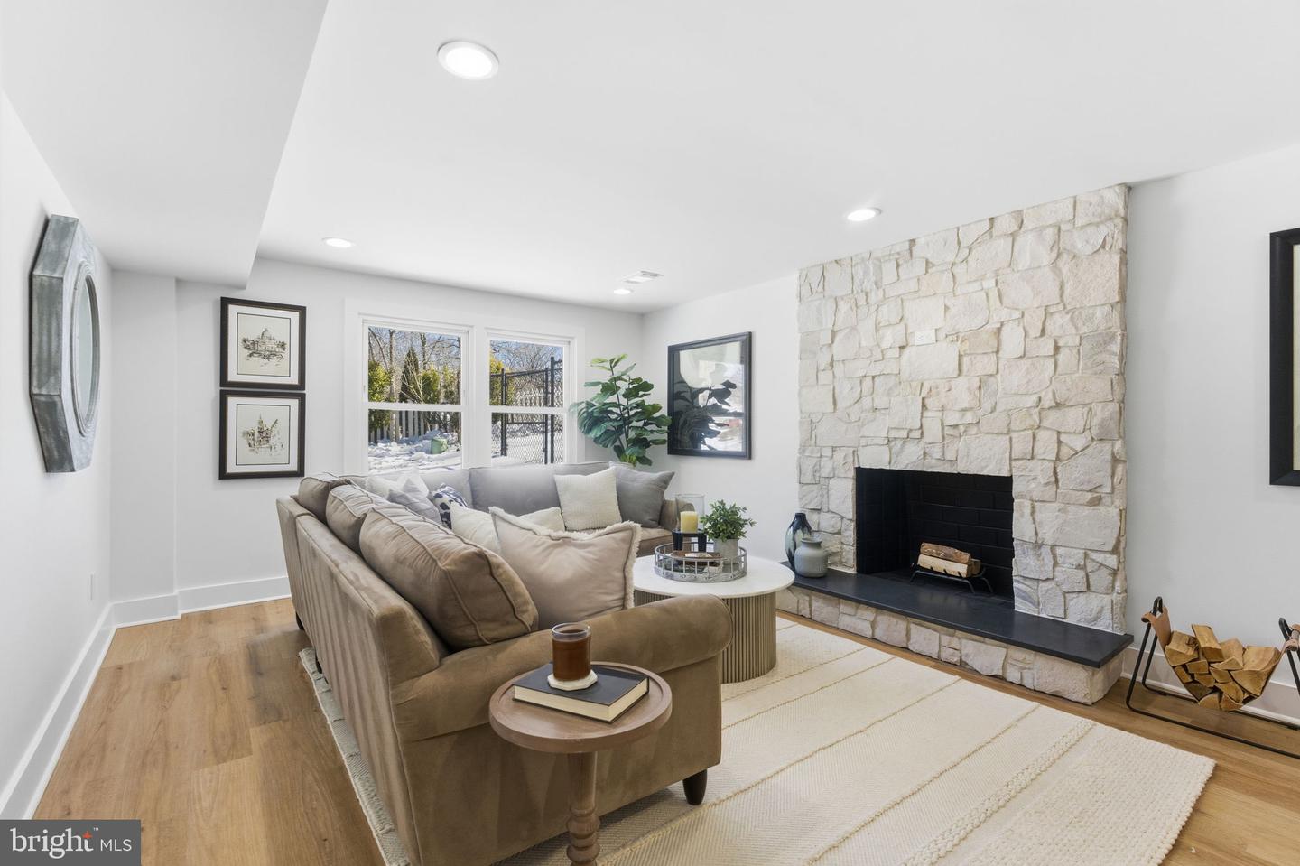 8615 KERRY LN, SPRINGFIELD, Virginia 22152, 4 Bedrooms Bedrooms, ,3 BathroomsBathrooms,Residential,For sale,8615 KERRY LN,VAFX2290438 MLS # VAFX2290438