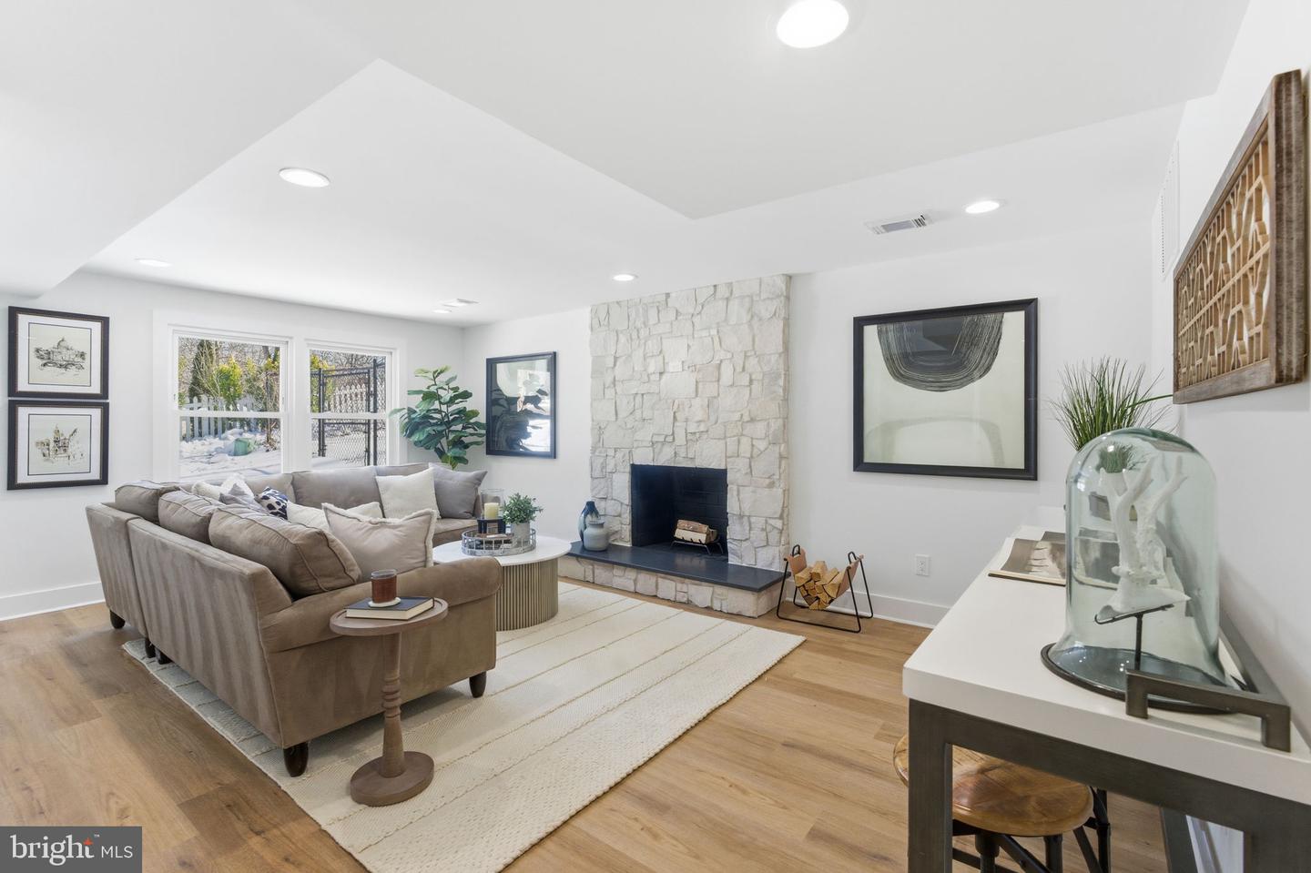 8615 KERRY LN, SPRINGFIELD, Virginia 22152, 4 Bedrooms Bedrooms, ,3 BathroomsBathrooms,Residential,For sale,8615 KERRY LN,VAFX2290438 MLS # VAFX2290438