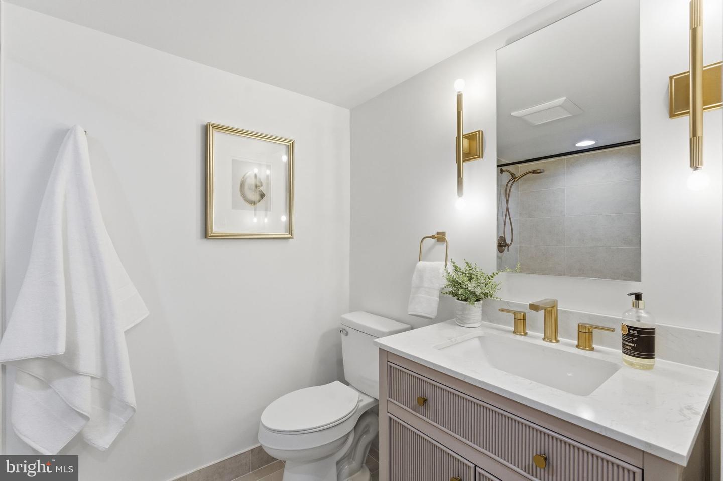 8615 KERRY LN, SPRINGFIELD, Virginia 22152, 4 Bedrooms Bedrooms, ,3 BathroomsBathrooms,Residential,For sale,8615 KERRY LN,VAFX2290438 MLS # VAFX2290438