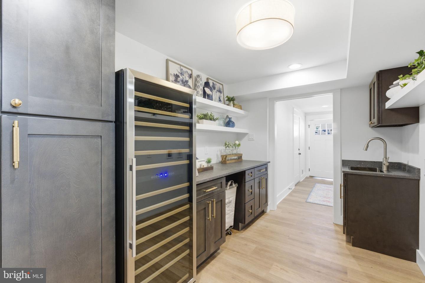 8615 KERRY LN, SPRINGFIELD, Virginia 22152, 4 Bedrooms Bedrooms, ,3 BathroomsBathrooms,Residential,For sale,8615 KERRY LN,VAFX2290438 MLS # VAFX2290438