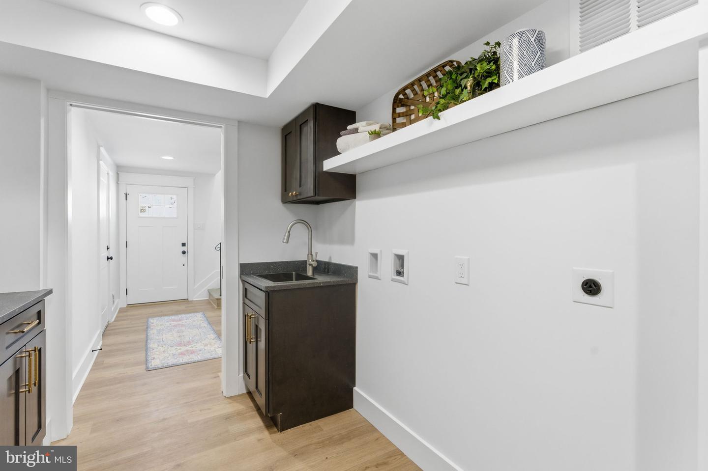 8615 KERRY LN, SPRINGFIELD, Virginia 22152, 4 Bedrooms Bedrooms, ,3 BathroomsBathrooms,Residential,For sale,8615 KERRY LN,VAFX2290438 MLS # VAFX2290438