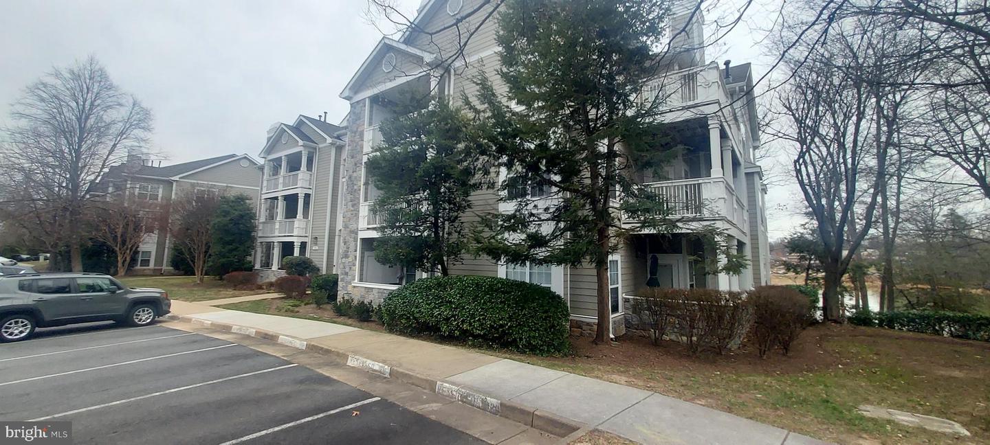 1716 LAKE SHORE CREST DR #22, RESTON, Virginia 20190, 2 Bedrooms Bedrooms, ,1 BathroomBathrooms,Residential,For sale,1716 LAKE SHORE CREST DR #22,VAFX2290514 MLS # VAFX2290514 1716 LAKE SHORE CREST DR #22, RESTON, Virginia 20190, 2 Bedrooms Bedrooms, ,1 BathroomBathrooms,Residential,For sale,1716 LAKE SHORE CREST DR #22,VAFX2290514 MLS # VAFX2290514