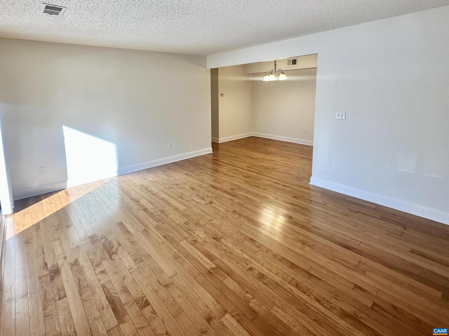 101 TURTLE CREEK RD #5, CHARLOTTESVILLE, Virginia 22901, 2 Bedrooms Bedrooms, ,2 BathroomsBathrooms,Residential,For sale,101 TURTLE CREEK RD #5,673227 MLS # 673227 101 TURTLE CREEK RD #5, CHARLOTTESVILLE, Virginia 22901, 2 Bedrooms Bedrooms, ,2 BathroomsBathrooms,Residential,For sale,101 TURTLE CREEK RD #5,673227 MLS # 673227