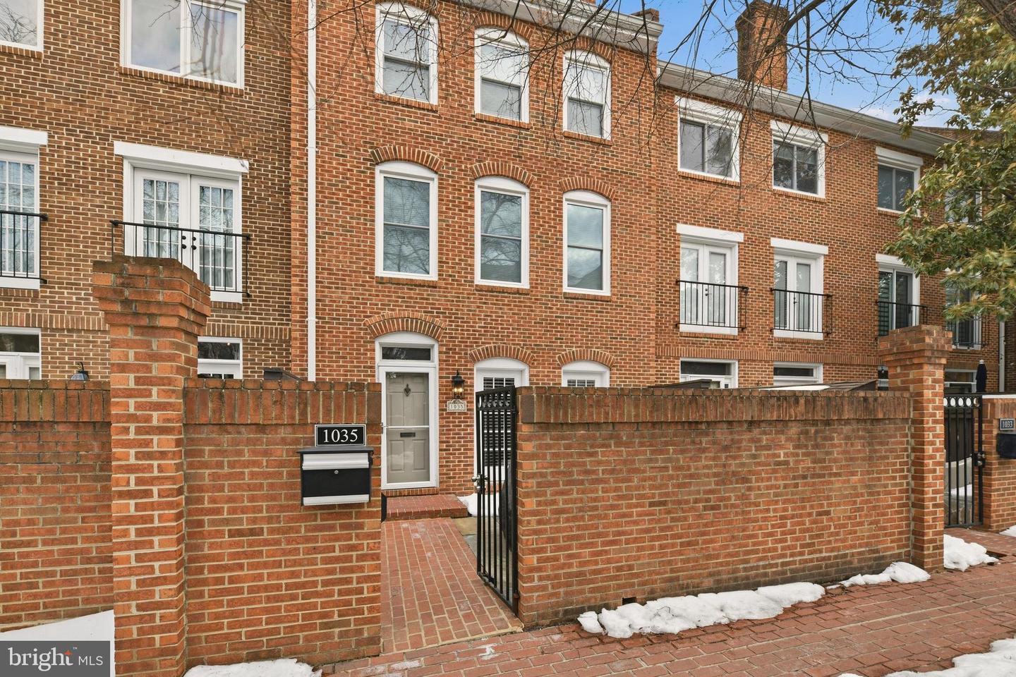 1035 N STAFFORD ST, ARLINGTON, Virginia 22201, 3 Bedrooms Bedrooms, ,2 BathroomsBathrooms,Residential,For sale,1035 N STAFFORD ST,VAAR2068832 MLS # VAAR2068832