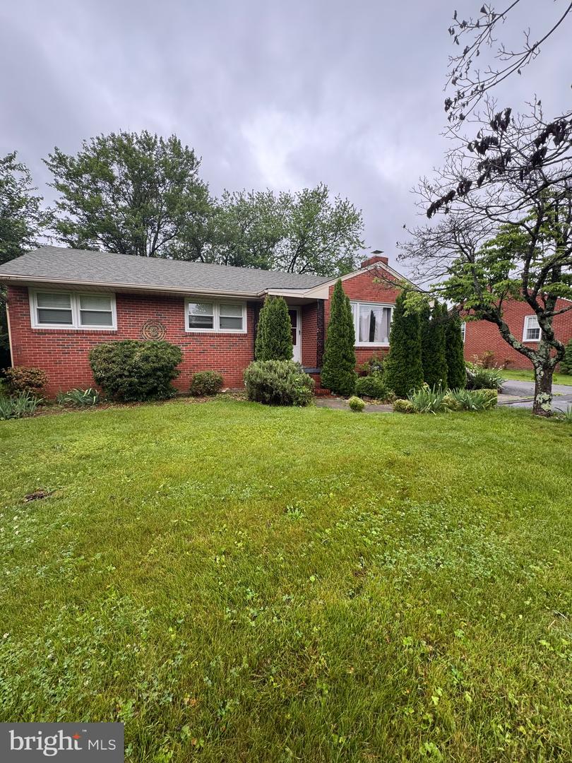 121 LAUREL AVE, FREDERICKSBURG, Virginia 22408, 3 Bedrooms Bedrooms, ,2 BathroomsBathrooms,Residential,For sale,121 LAUREL AVE,VASP2033658 MLS # VASP2033658