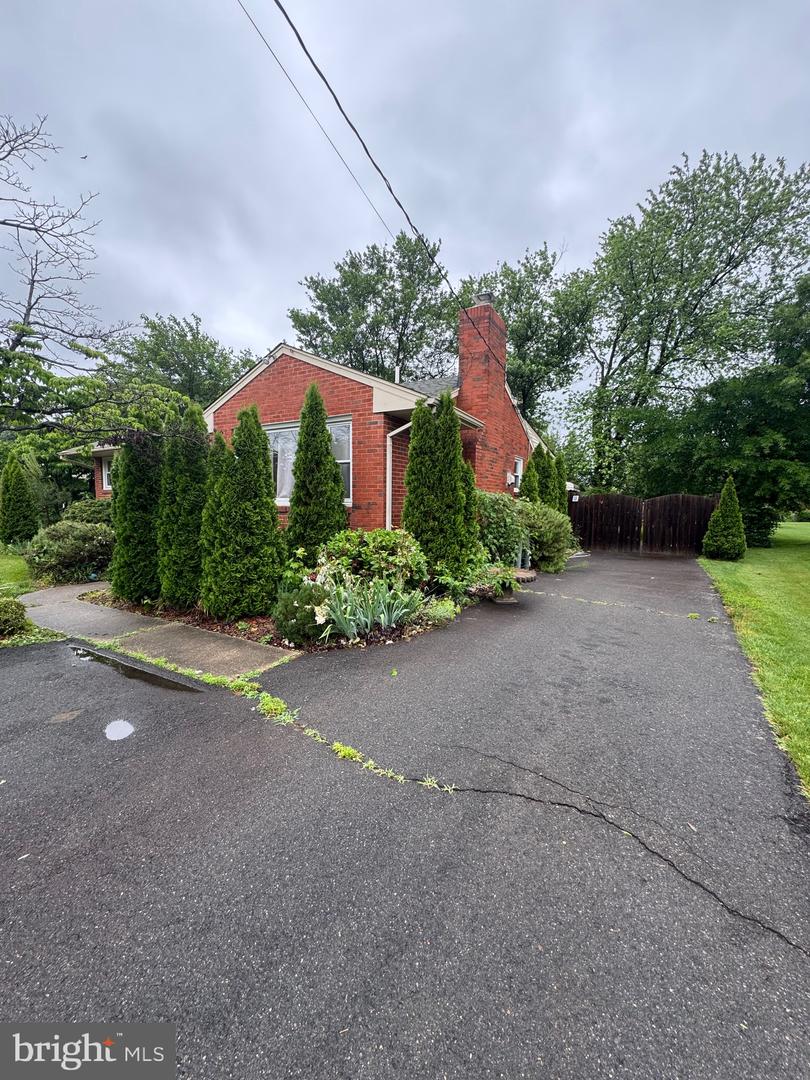 121 LAUREL AVE, FREDERICKSBURG, Virginia 22408, 3 Bedrooms Bedrooms, ,2 BathroomsBathrooms,Residential,For sale,121 LAUREL AVE,VASP2033658 MLS # VASP2033658